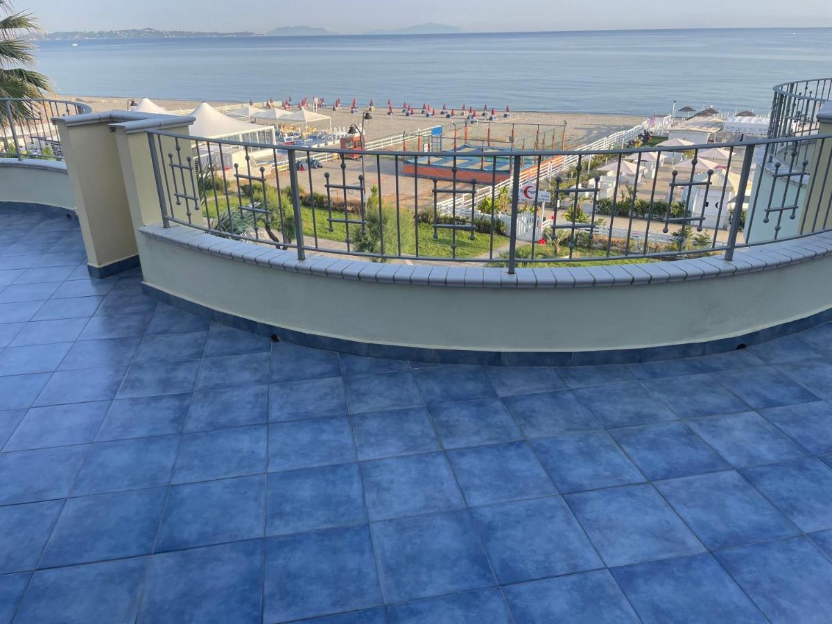 Villa La Baia Di Ulisse Venetico Exterior foto